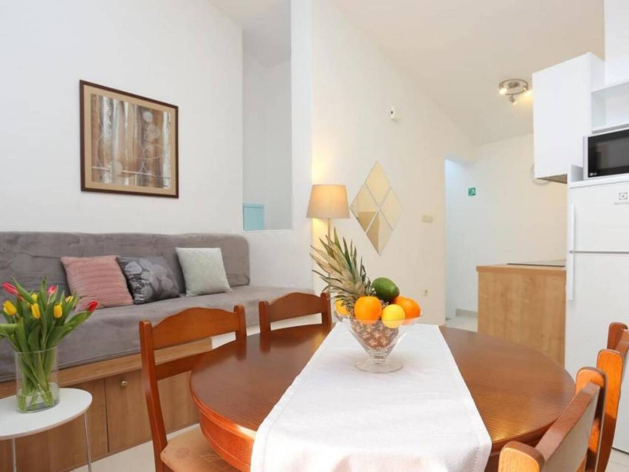 Ganze Wohnung, Apartments Roščić - Classic Two Bedroom Apartment with Balcony and Sea View in Podgora, Makarska Riviera