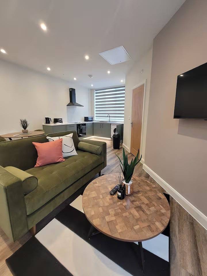 Entire studio, Trendy Loft Apartment - Near Dmu & City Centre in Leicester, Heart of England