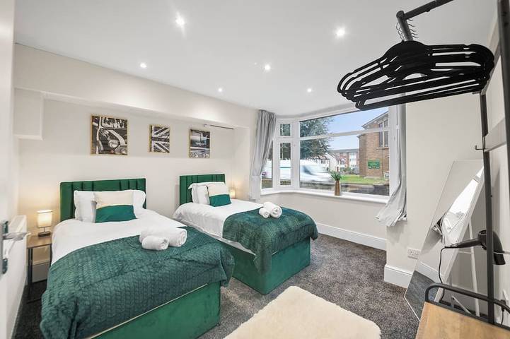 Stylish 5Br Oxford Cooper House, Sleeps 11 with Parking in Oxford, Oxfordshire