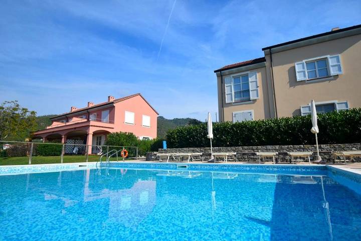Location de vacances pour 6 personnes, avec piscine ainsi que jardin et vue à Deiva Marina - 4
