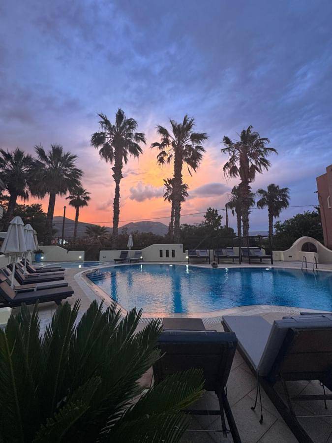 Hôtel pour 3 personnes, avec Balcon et Terrasse ainsi que Jardin et Piscine