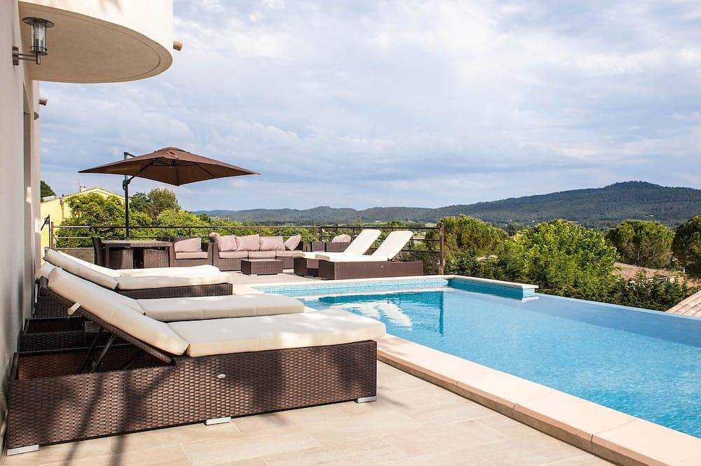 Villa 3***piscine chauffée à débordement 3 suites conforts, vue panoramique in Montfort-sur-Argens, Région de Brignoles