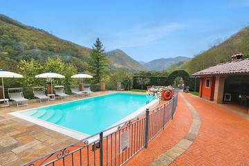Cottage pour 6 personnes, avec balcon et jardin à Camporgiano
