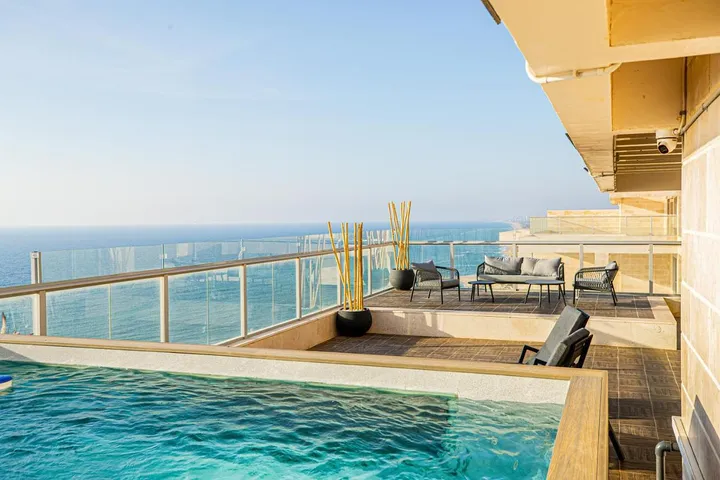 Ferienwohnung für 8 Personen, mit Pool und Ausblick sowie Balkon - 1