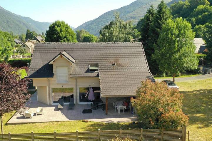 Location de vacances pour 6 personnes, avec terrasse et jardin à Saint-Mamet