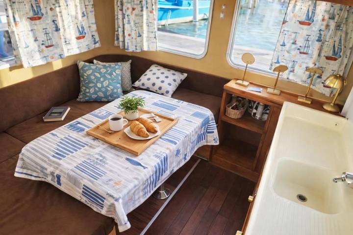 Bateau pour 5 personnes, avec terrasse et vue, animaux acceptés dans Côte-d'Or - 4