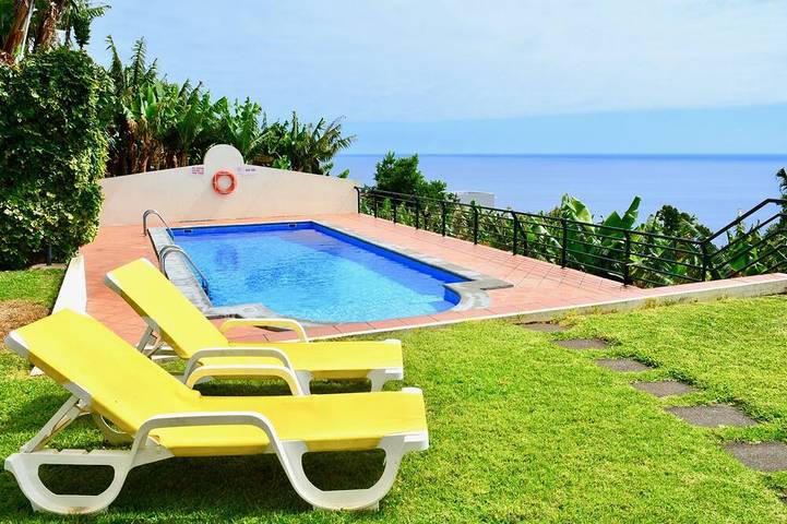 Ferienwohnung für 2 Personen, mit Balkon und Pool sowie Garten und Whirlpool