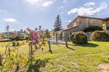 Gîte pour 5 personnes, avec vue ainsi que jardin et terrasse à Montagny-sur-Grosne
