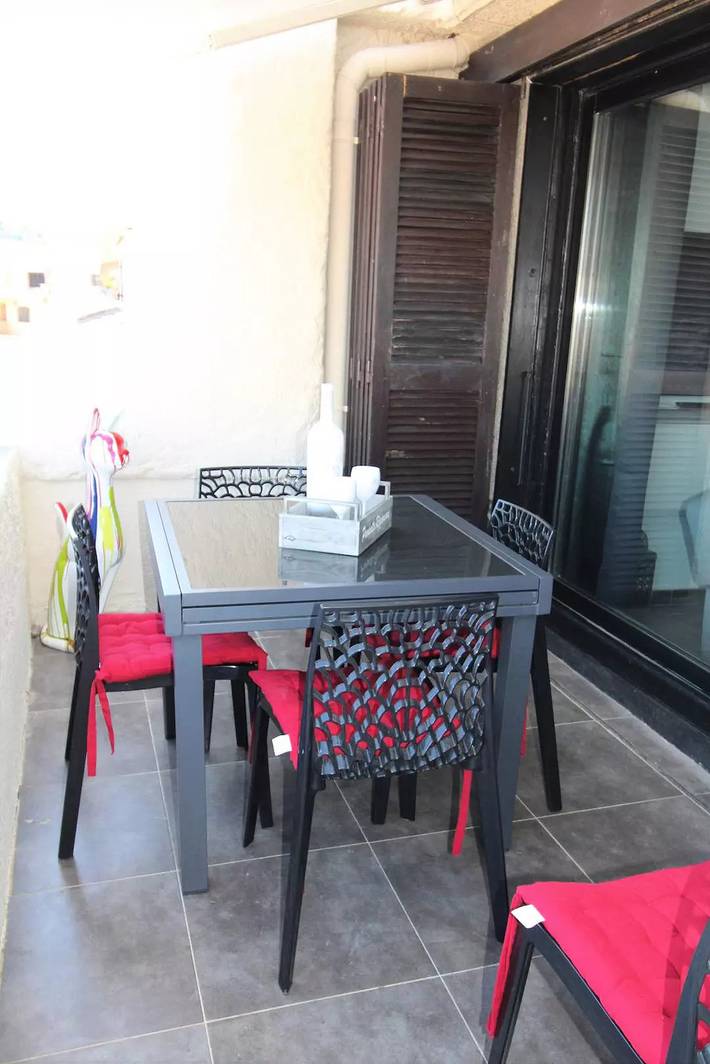 Gîte pour 6 personnes, avec terrasse ainsi que piscine et vue, animaux acceptés à Cogolin - 2