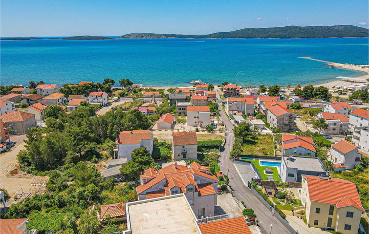 Ferienwohnung für 4 Personen, mit Terrasse und Garten in Sibenik - 4