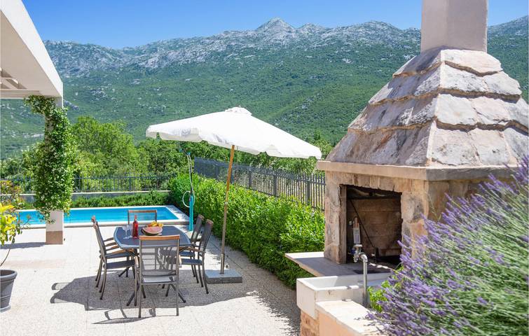 Charmantes 1-Zimmer-Apartment mit Pool und Terrasse, 400 m vom Stadtzentrum von Dugopolje entfernt in Dugopolje, Dalmatinisches Zagora