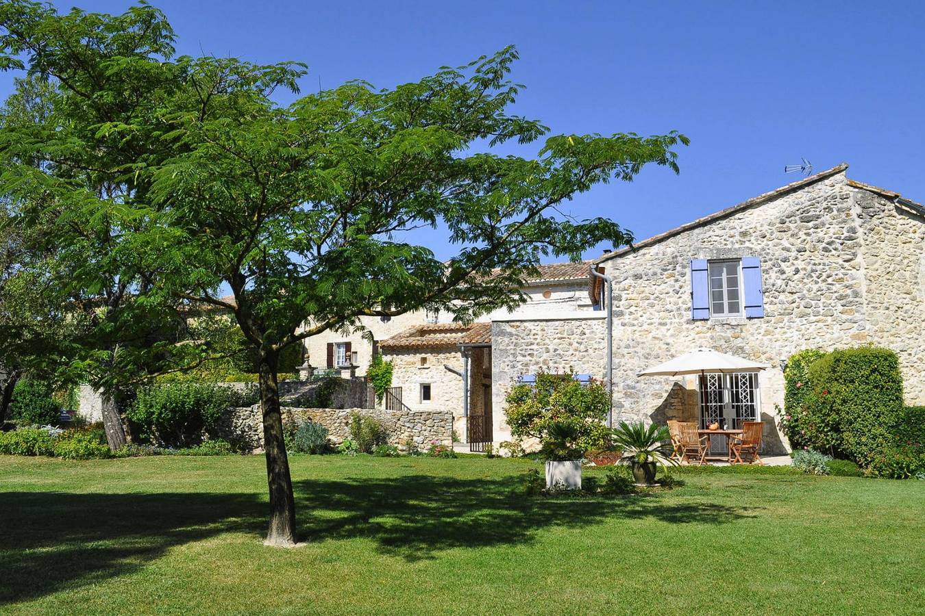 Charmante Maison en Pierre avec Terrasse in Lussan, Région de Nîmes