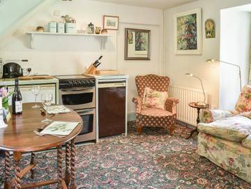 Log Cabin for 2 People in Dorset, South West England, Photo 4