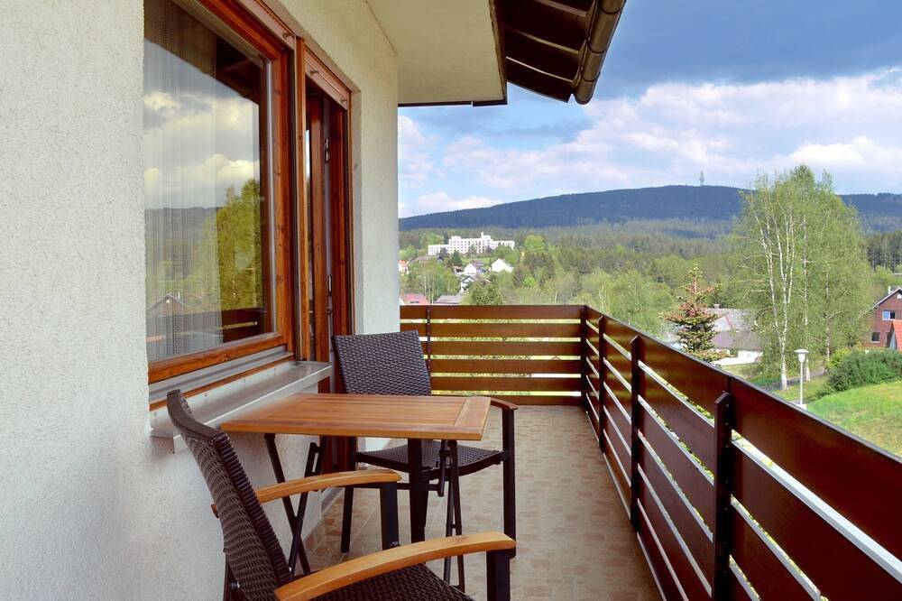 Ganze Wohnung, Gemütliche Fereinwohnung in ruhiger Lage mit überdachtem Balkon in Ochsenkopf, Bischofsgrün