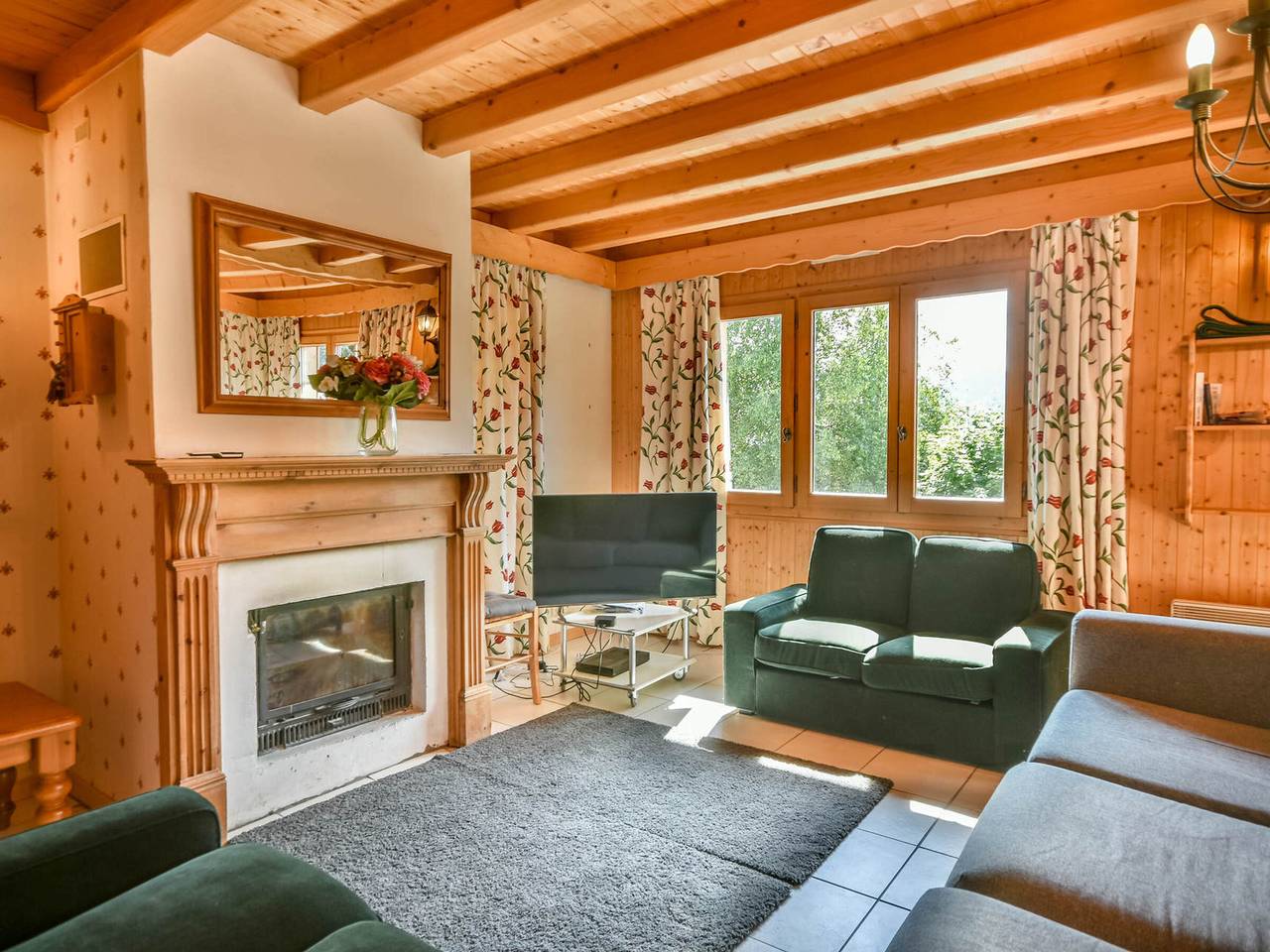 Charming 9-Person Chalet near Lake and Ski Slopes – Les Gets in Les Gets, Les Portes du Soleil