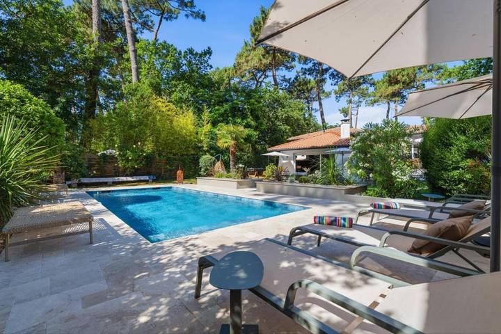 Villa pour 8 personnes, avec vue ainsi que piscine et jardin sur la Dune du Pilat