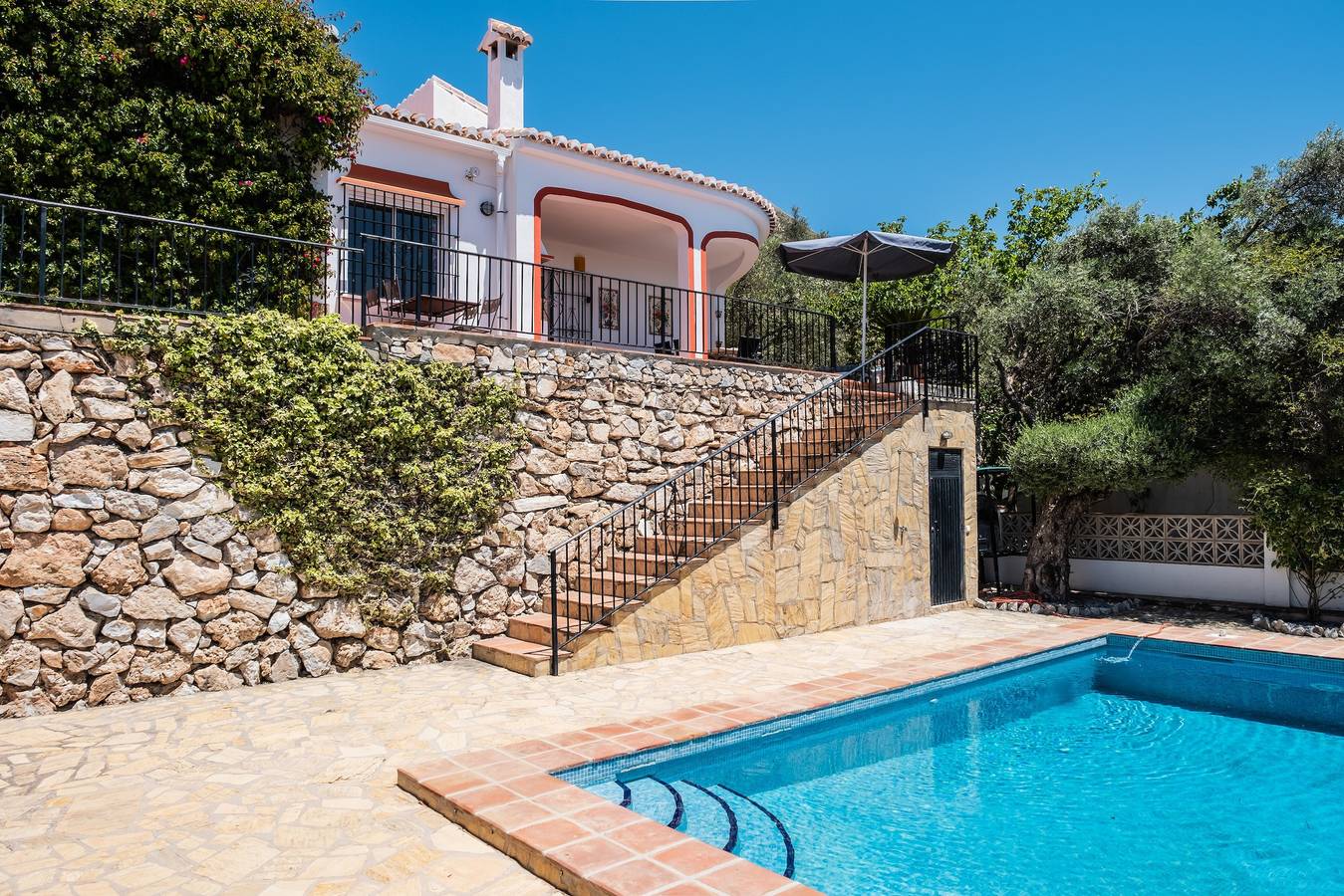 "Villa mimosa nationalpark nearby" mit Meer- und Bergblick, Pool, Garten, Terrasse, A/C & Wlan in Cómpeta, Cordillera Penibética