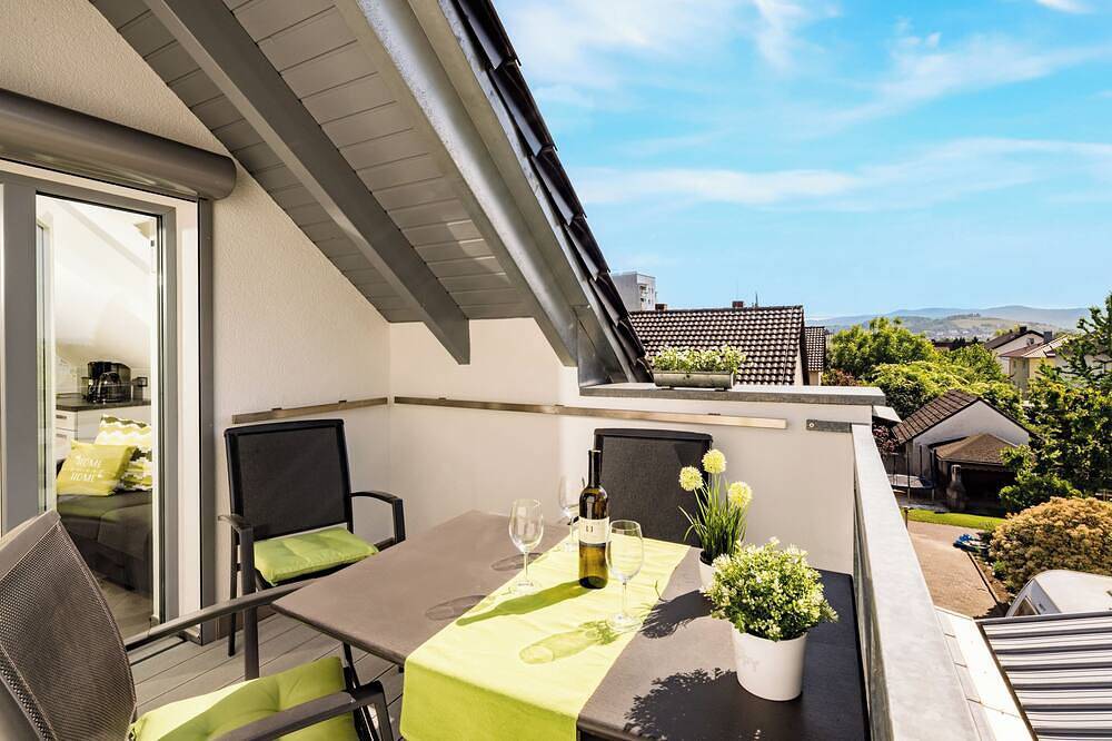 Ganze Wohnung, Dachterrassen-Wohnung im \"Feng-Shui-Stil\" mit Blick in den Garten, Nähe Badesee! in Bensheim, Bergstraße