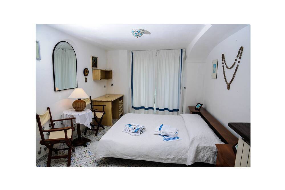 Villa la Prua: A Terrace by the Sea with Pool and Historic Charm in Casamicciola Terme, Ischia