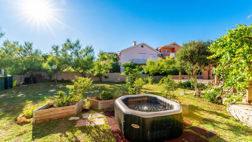 Villa für 4 Personen, mit Garten und Terrasse sowie Whirlpool in Razanac - 2
