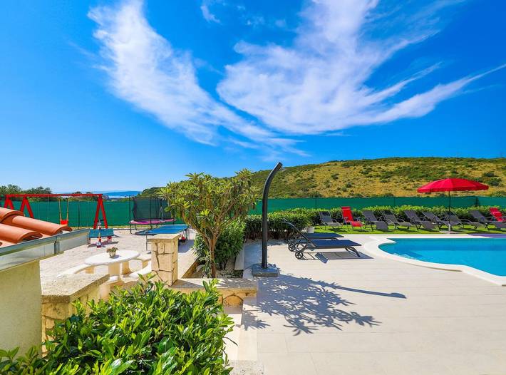 Villa pour 10 personnes, avec balcon ainsi que jardin et vue sur l’océan à Trogir - 2