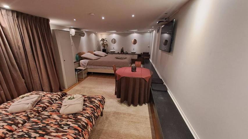 Chambre d’hôte pour 4 personnes, avec Balcon et Jacuzzi ainsi que Terrasse et Sauna à Wevelgem