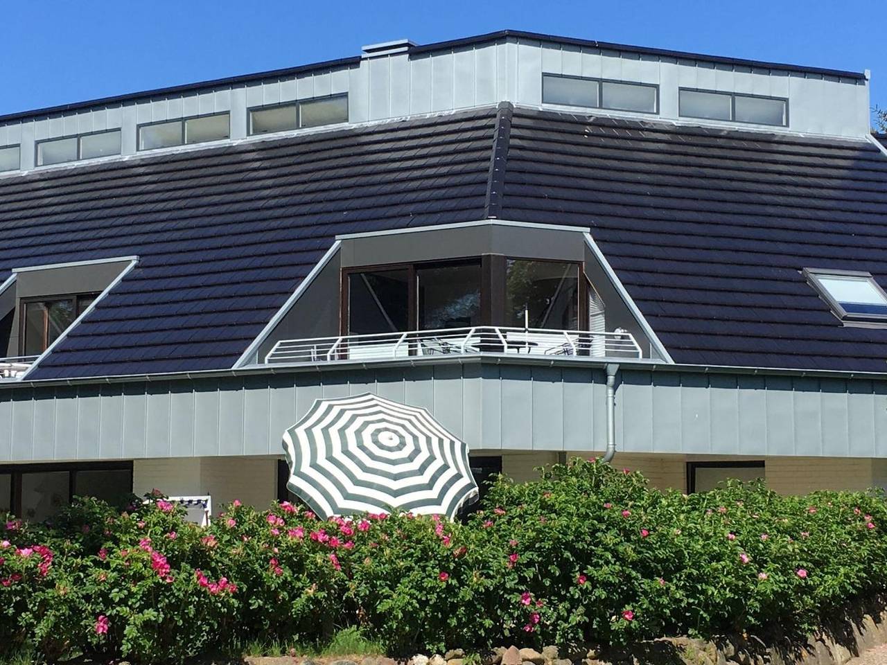 Ganze Wohnung, Zentrale und strandnahe 4-Zimmer Ferienwohnung mit ca.112 m², für 5 Personen in Wenningstedt, Sylt