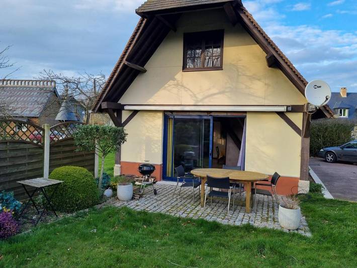 Gîte pour 6 personnes, avec terrasse à Thérouldeville