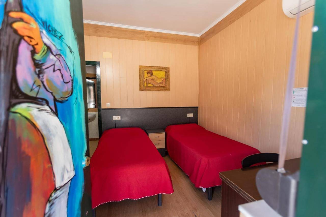 Hostal - Bungalows Camping Cáceres in Cáceres, Provincia de Cáceres