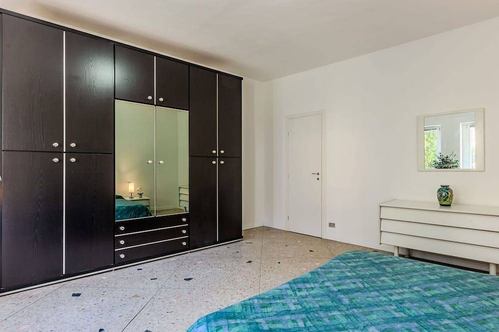 Accogliente appartamento in villa con Wifi, A/C, Tv, patio, animali ammessi e parcheggio in Dervio, Alpi Orobie Occidentali