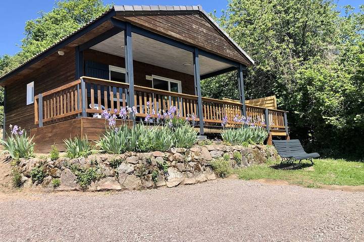 Chalet für 4 Personen, mit Terrasse in Alligny-en-Morvan