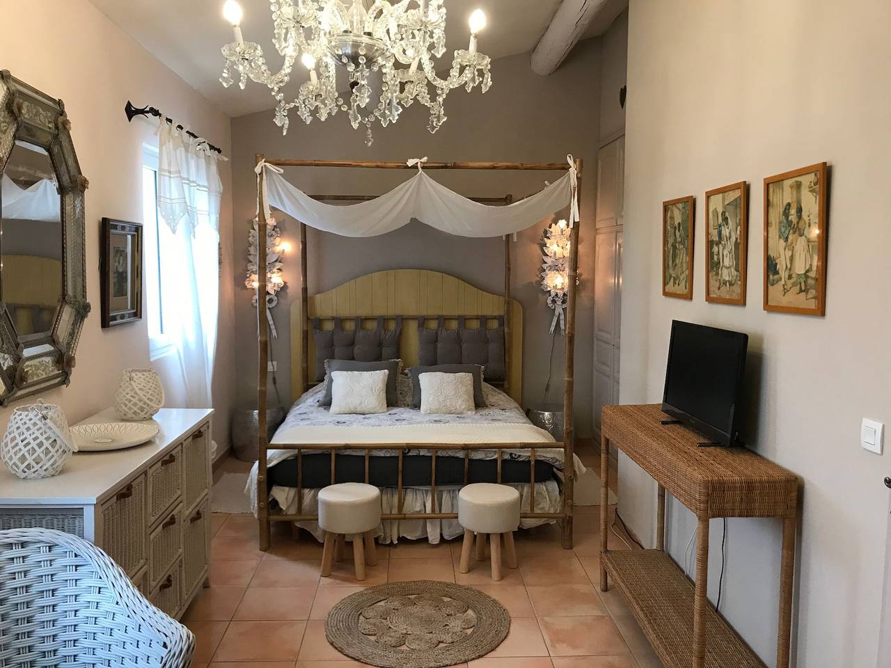 Maison d’hôtes « Appartement, Chambre Sud » avec piscine partagée, Wi-Fi et climatisation in Carpentras, Parc naturel régional du Mont-Ventoux