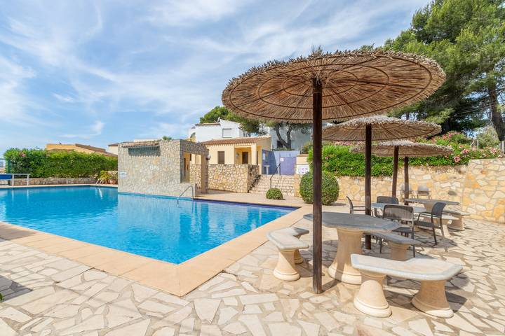 Apartamento entero, Apartamento 'Finca 9' con piscina compartida, Wi-Fi y aire acondicionado in Paichi, Teulada