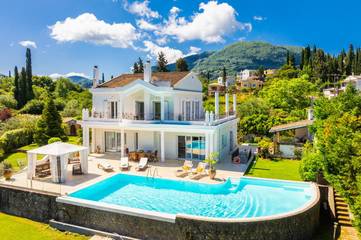 Villa mit pool für 10 Personen, mit Garten und Whirlpool sowie Terrasse auf Korfu