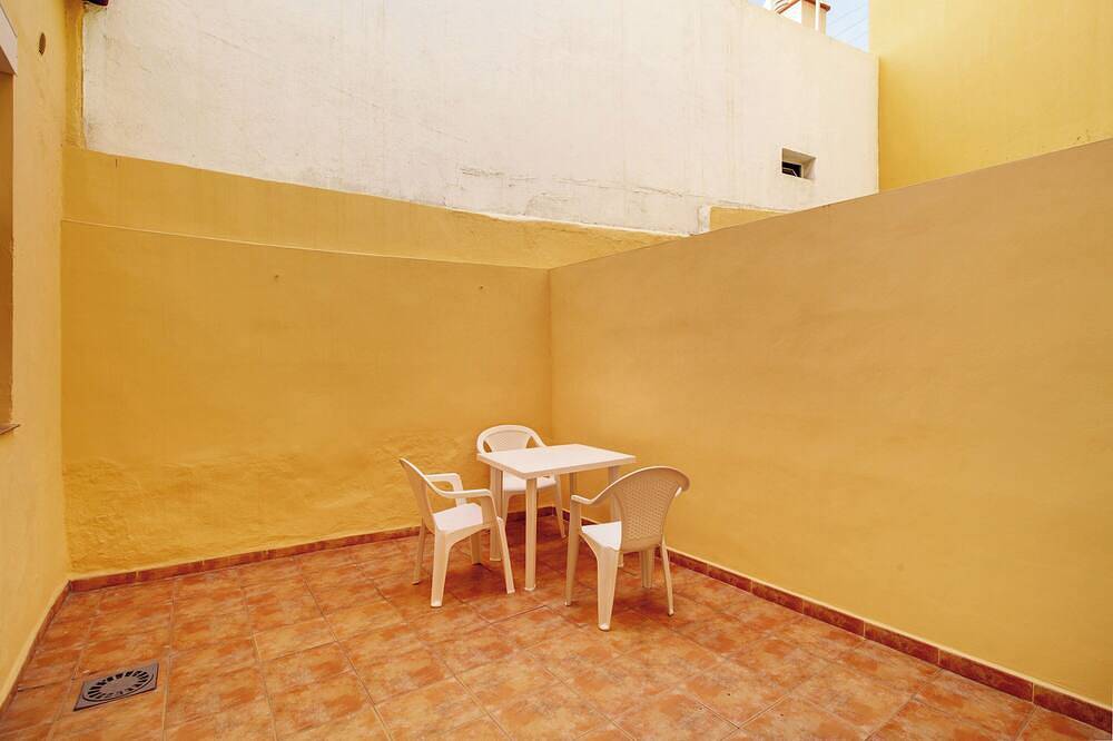 Entire apartment, Apartment 'Santa Cruz De La Palma Rubi 1' with Mountain View and Wi-Fi in Santa Cruz de La Palma, La Palma South