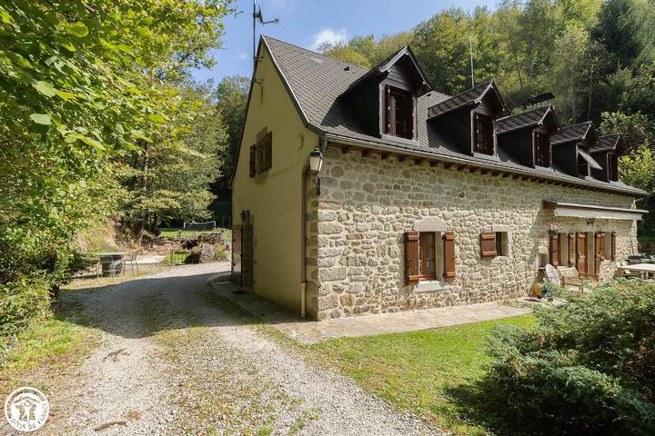 Gîte pour 4 personnes, avec Terrasse ainsi que Jardin et Vue à Champagnac