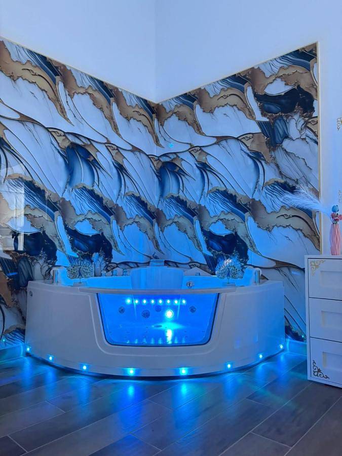 Location de vacances pour 6 personnes, avec jardin ainsi que jacuzzi et piscine, adapté aux familles à Pompei