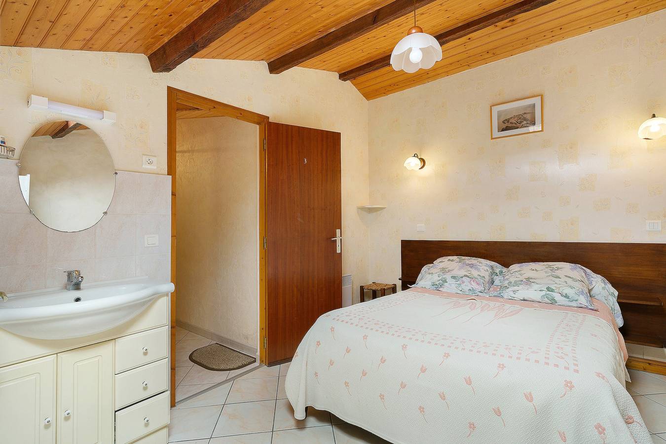Chambre d’hôtes « Iris » avec terrasse commune et jardin privé in Semussac, Région de Saintes