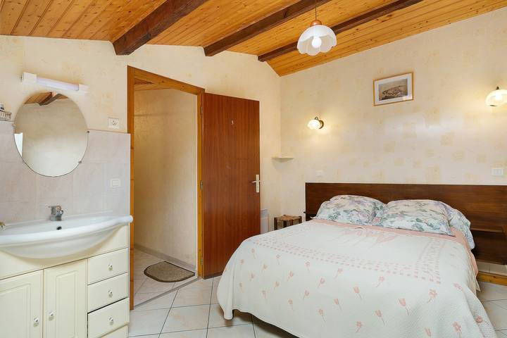 Chambre d’hôtes « Iris » avec terrasse commune et jardin privé in Semussac, Région de Saintes