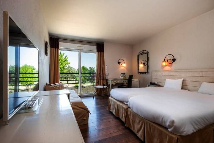 Hôtel pour 4 personnes, avec jardin et piscine à Saulges - 2