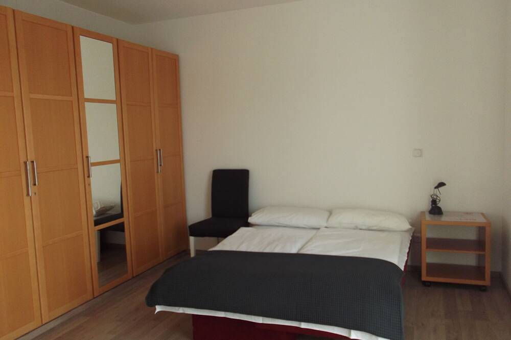 Entire apartment, Myhome10, Wiesbaden - Mainz in Mainz-Kostheim, Wiesbaden