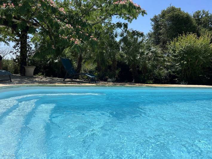 Gîte pour 6 personnes, avec terrasse ainsi que jardin et piscine à Savignac-de-Duras - 2