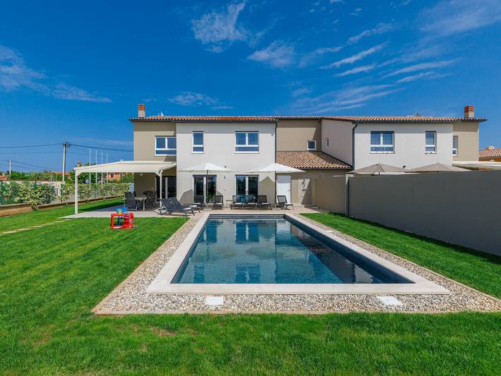Ferienhaus für 10 Personen, mit Pool und Garten in Sisan - 2