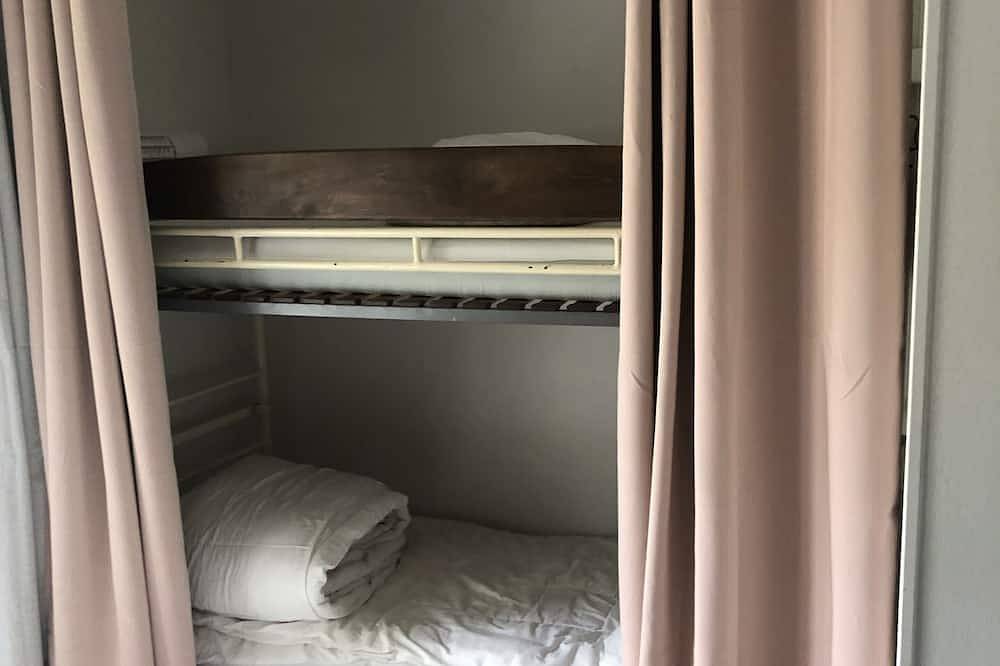 Entire apartment, Apt private residence close to all amenities and leisure facilities in La Bourboule, Volcans d'Auvergne Regional Nature Park