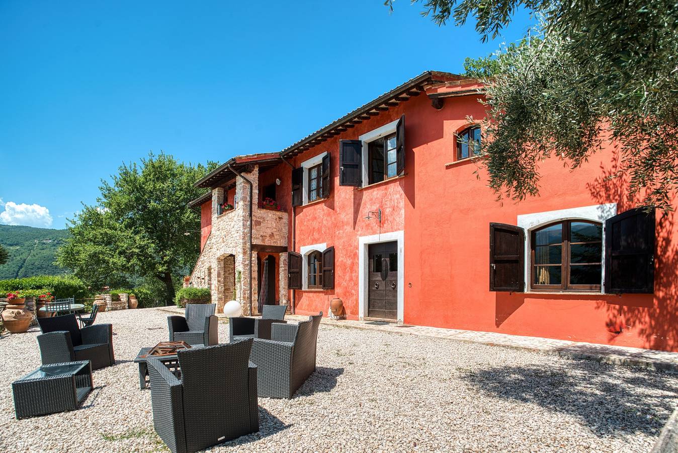 Appartement 'Casale Rosso' avec piscine privée, terrasse privée et Wi-Fi in Sant'Anatolia di Narco, Valnerina