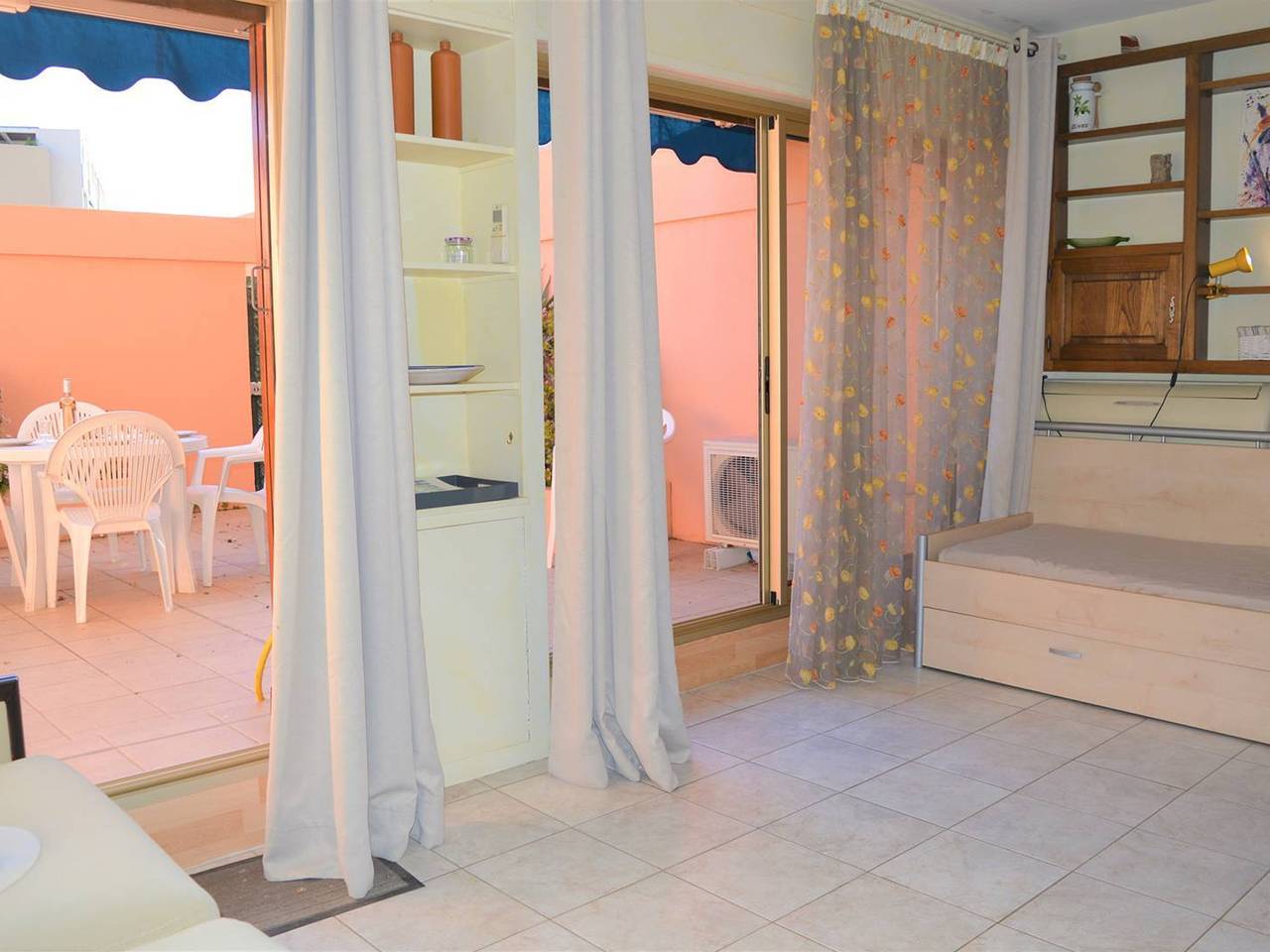 Entire apartment, Air-conditioned studio with terrace and garage - Sleeps 4 in Le Lavandou, Toulon region