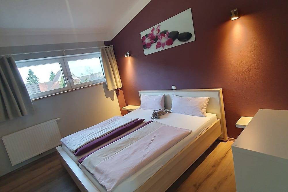 Ganze Wohnung, Moderne Ferienwohnung 5 Pers. mit Sauna, Balkon und E-Ladestation in Weiltingen, Romantische Straße
