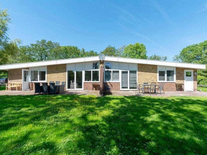 Bungalow für 12 Personen, mit Terrasse und Garten in Sint Maartenszee