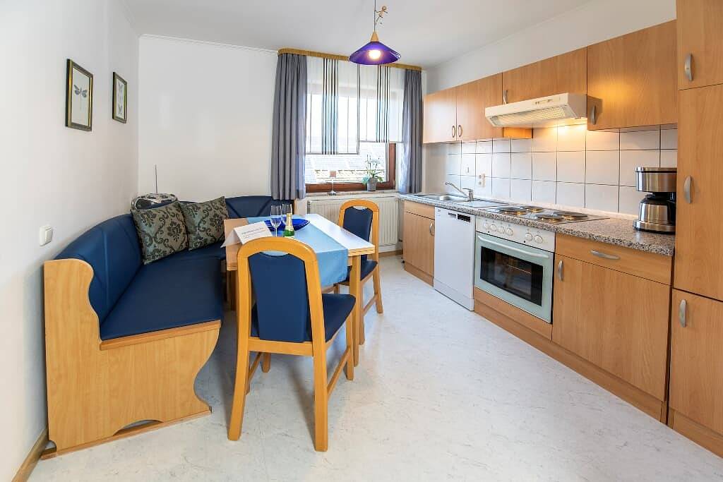 Ganze Wohnung, Ferienwohnung Haus Hanni - gemütliche Ferienwohnung (60qm) für 4 Personen mit Balkon in Moosbach, Naturpark Nördlicher Oberpfälzer Wald