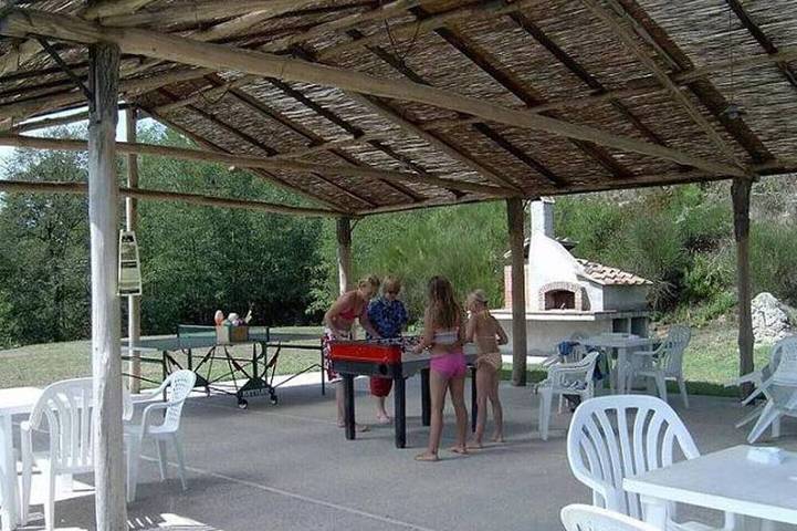 Ferienhaus für 4 Personen, mit Terrasse und Garten sowie Pool